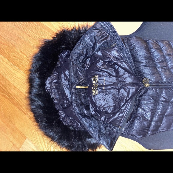 SOLD‼️‼️‼️MK Puffer vest with fur hood - Picture 4 of 8
